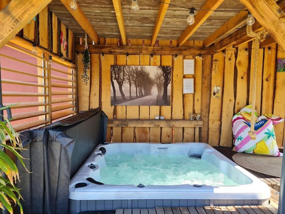 Wellness Chalet Met Jacuzzi, Sauna, Omheinde Tuin, سينت انالاند المظهر الخارجي الصورة